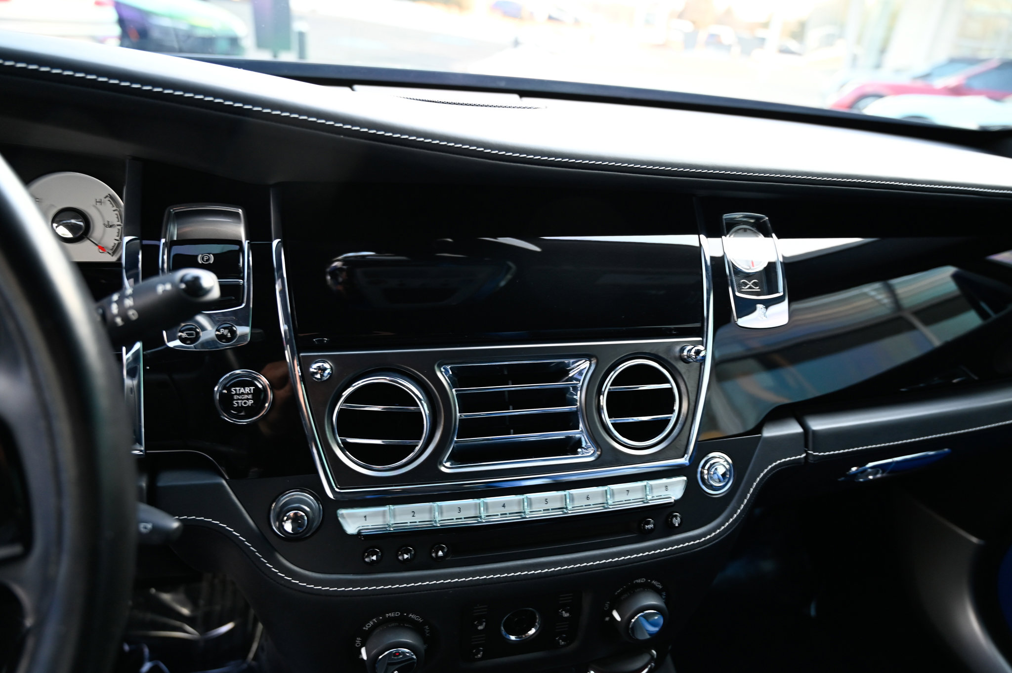 Used 2017 Rolls-Royce Wraith image 24