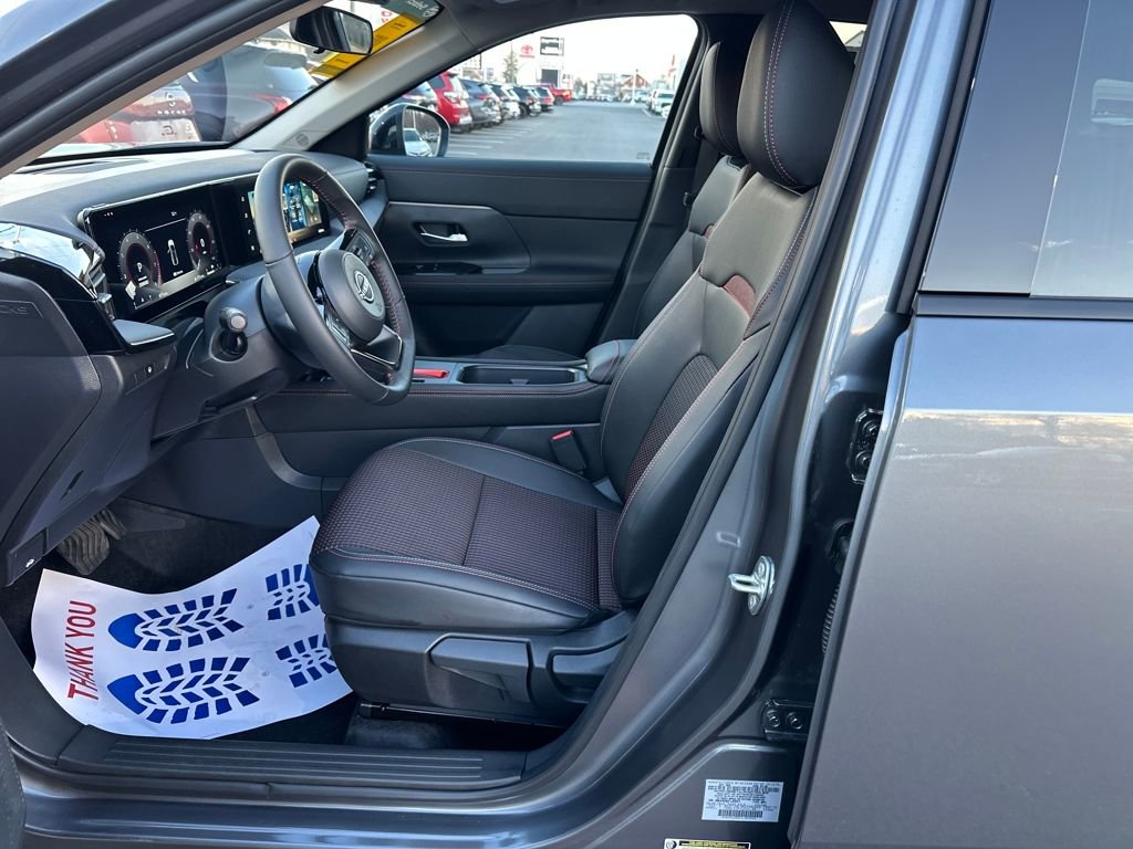 Used 2026 Nissan Kicks SR w/ Cold Weather Package image 9