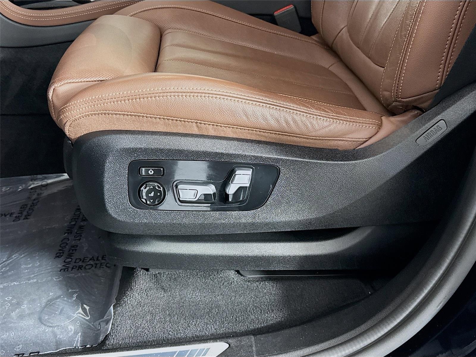 Used 2022 BMW X7 xDrive40i w/ M Sport Package AWD/4WD image 22