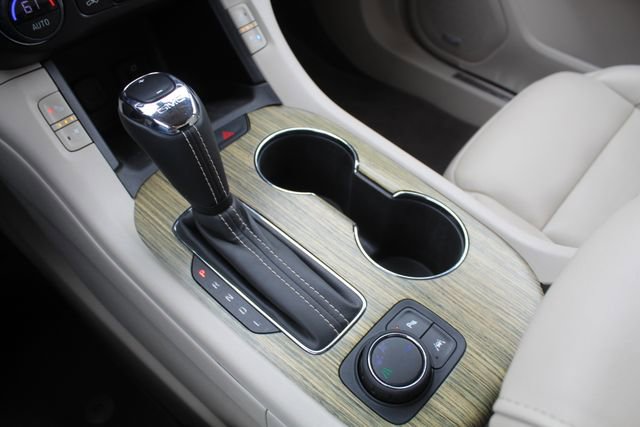 Used 2019 GMC Acadia Denali w/ Technology Package FWD image 32