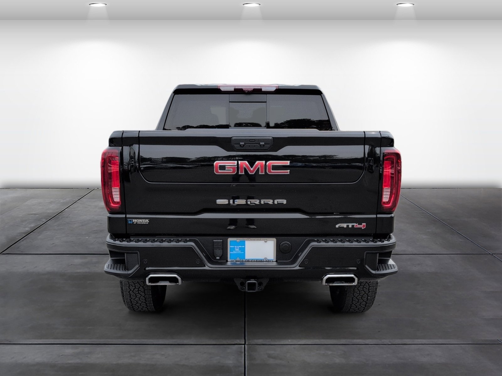 Used 2024 GMC Sierra 1500 AT4 w/ Technology Package image 7
