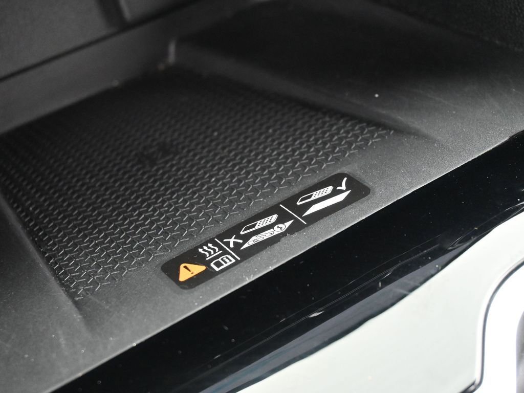 Used 2025 Chevrolet Traverse LT image 27