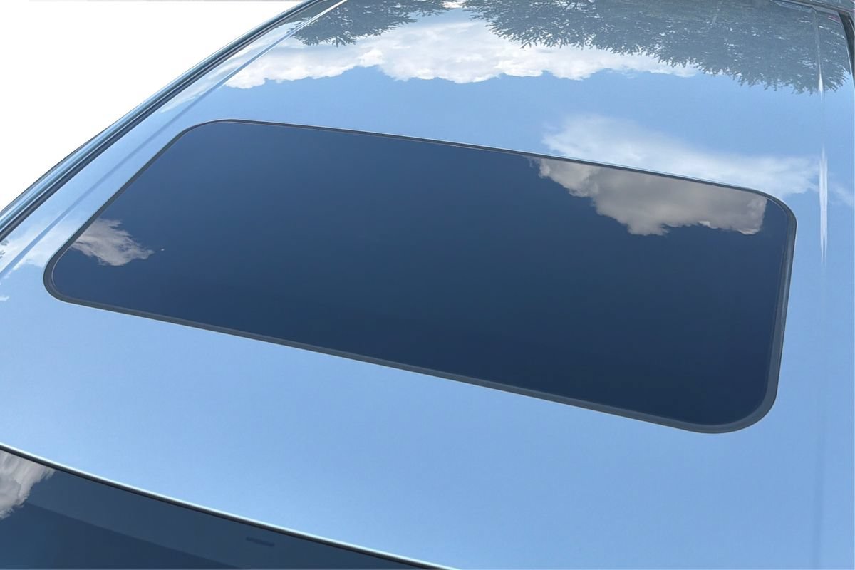 Used 2019 Toyota Avalon XLE w/ Moonroof Package FWD image 11