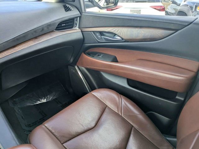 Used 2017 Cadillac Escalade Luxury RWD image 15