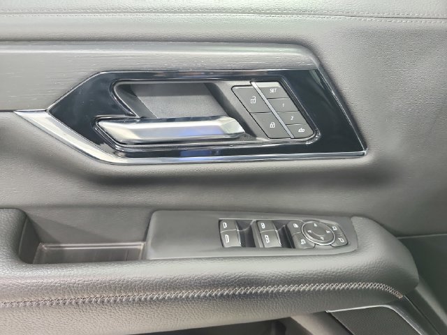 Used 2025 GMC Yukon Denali RWD image 33