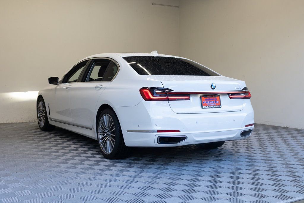 Used 2021 BMW 740i w/ Premium Package RWD image 13