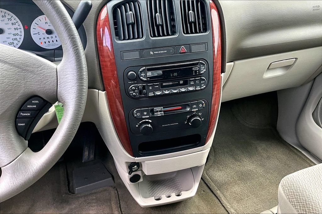 Used 2005 Chrysler Town & Country w/ Popular Equipment Group I FWD image 6