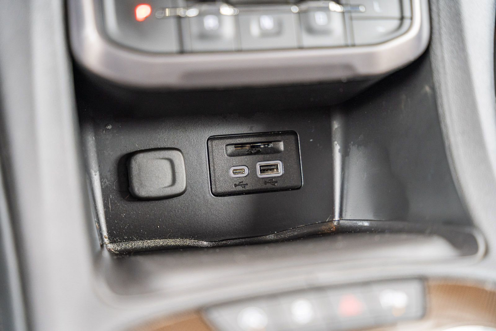 Used 2023 GMC Acadia AT4 w/ Technology Package image 29