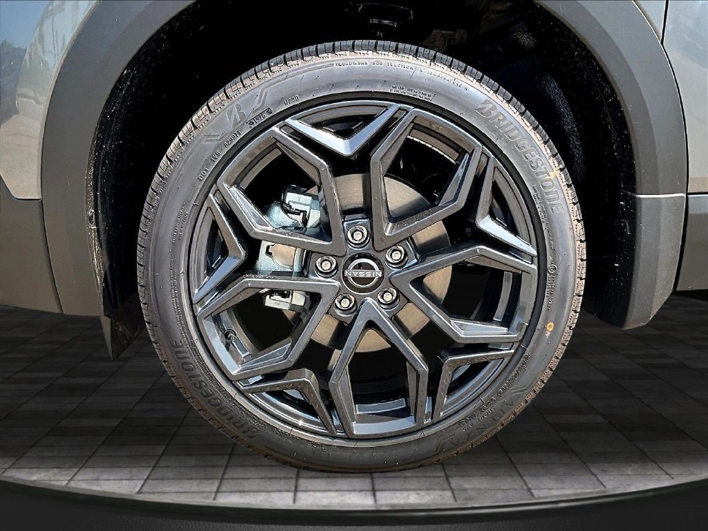 Used 2026 Nissan Kicks SR FWD image 13