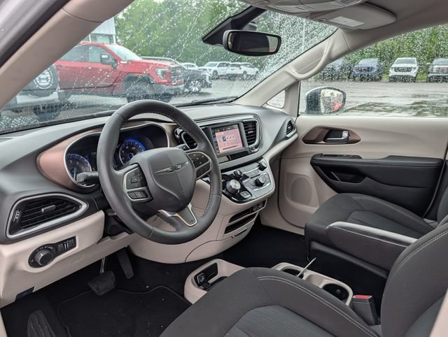 Used 2023 Chrysler Voyager LX FWD image 12