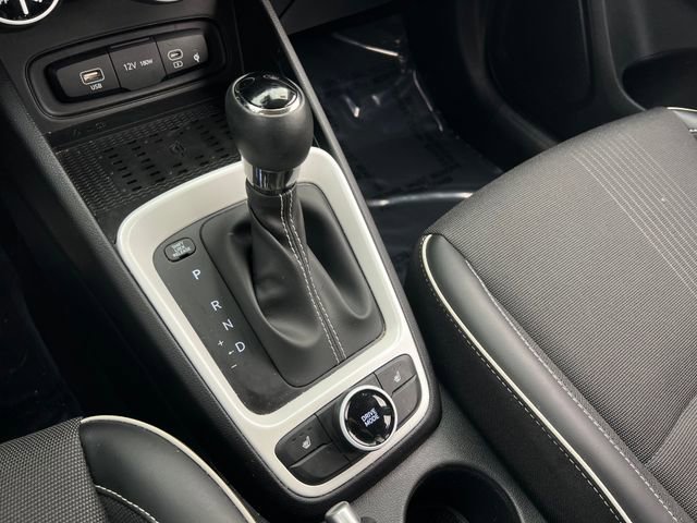 Used 2023 Hyundai Venue Limited image 27