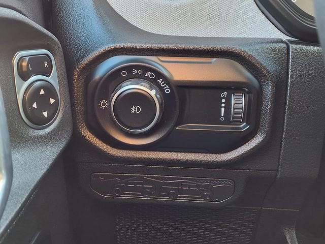 Used 2025 Jeep Wrangler Sport S image 75