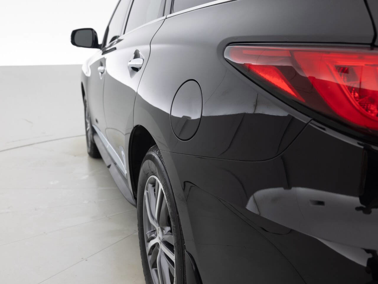 Used 2019 INFINITI QX60 Luxe w/ Essential Package image 13