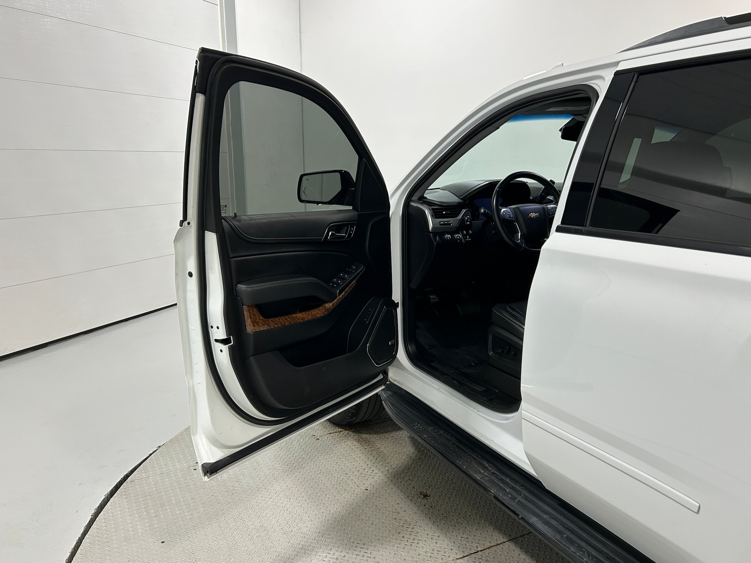 Used 2018 Chevrolet Tahoe Premier AWD/4WD image 24