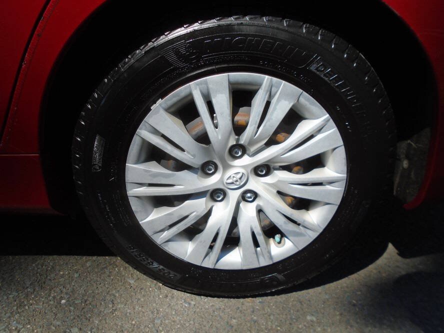 Used 2012 Toyota Camry LE FWD image 27