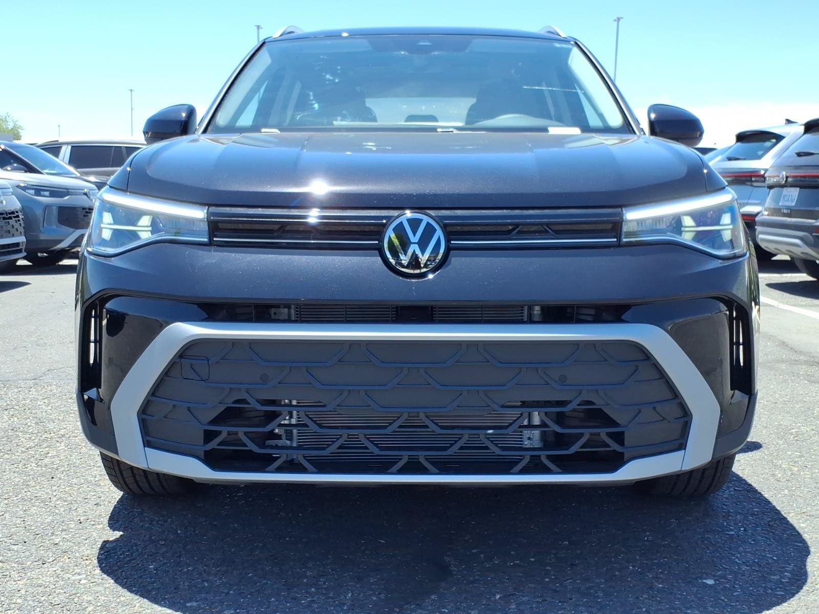 New 2026 Volkswagen Taos SE FWD image 2