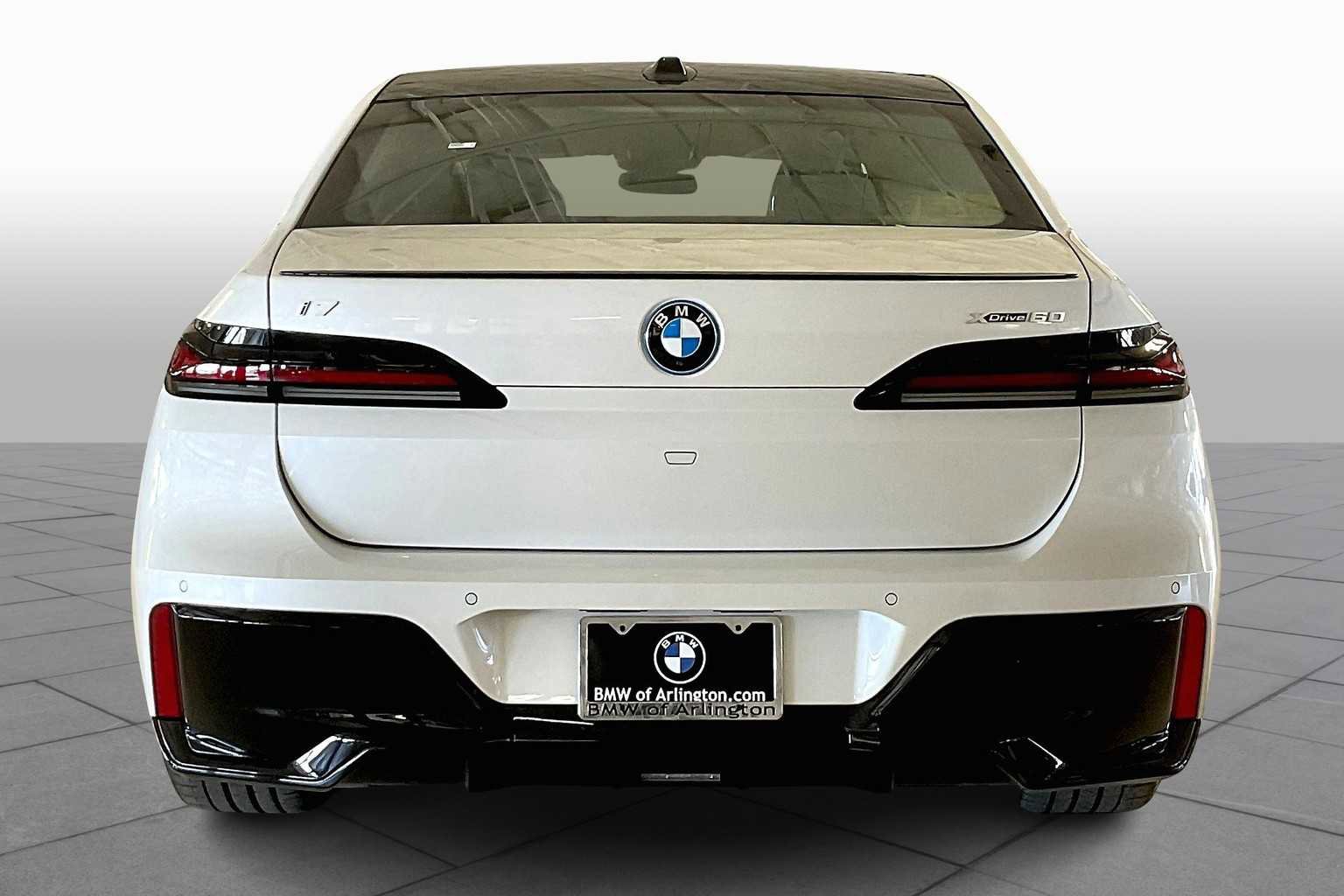 Used 2025 BMW i7 xDrive60 image 4