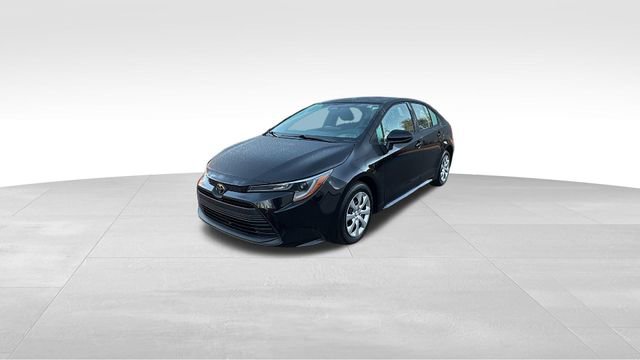 Used 2024 Toyota Corolla LE image 2