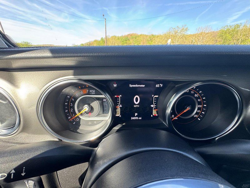 Used 2023 Jeep Wrangler Unlimited Sahara AWD/4WD image 12