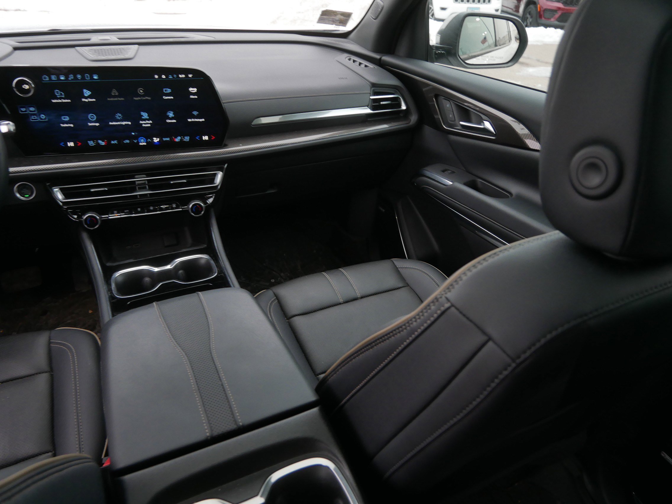 Used 2025 Chevrolet Traverse High Country image 11