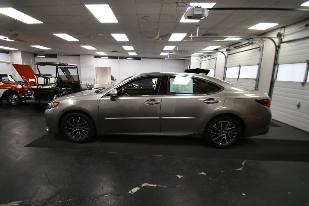 Used 2017 Lexus ES 350 w/ Navigation System Package image 5