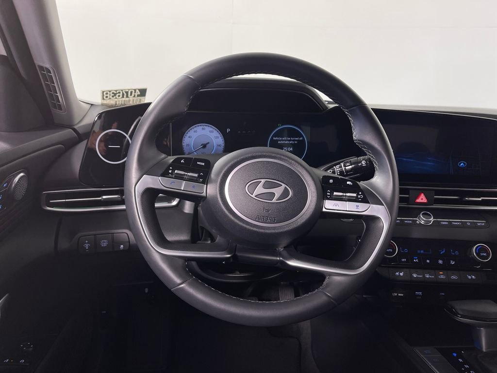 Certified 2025 Hyundai Elantra Limited image 15