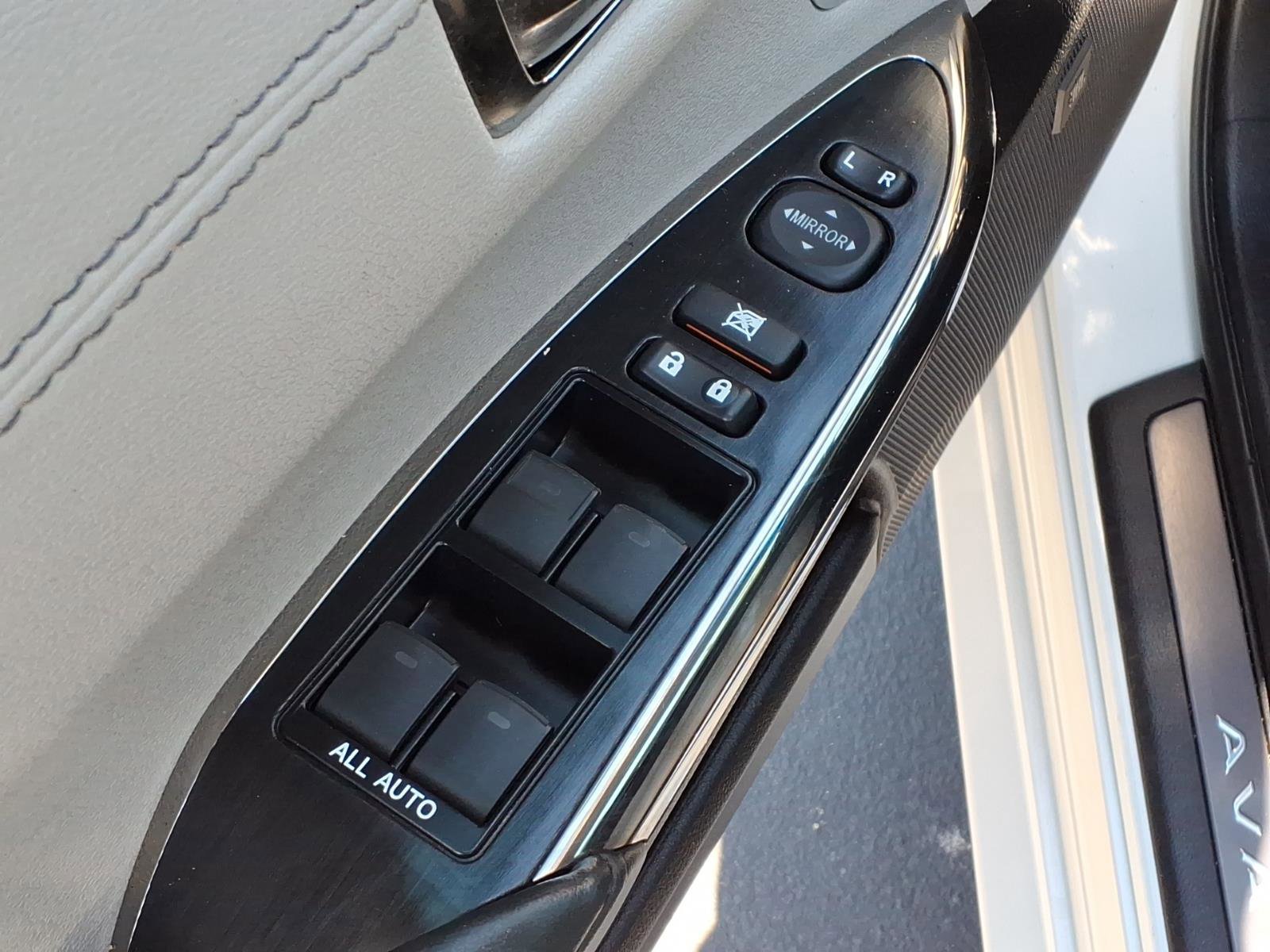 Used 2018 Toyota Avalon Limited w/ Carpet Mat Package FWD image 15