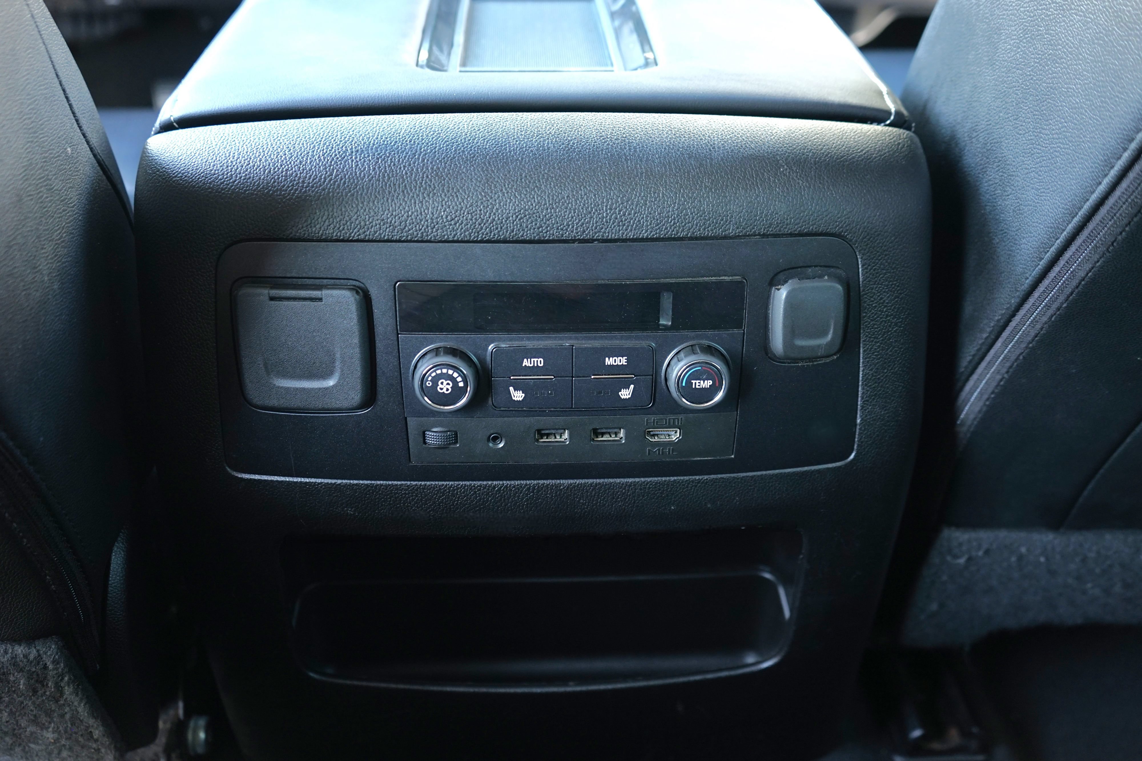 Used 2019 GMC Yukon SLT w/ Open Road Package AWD/4WD image 36