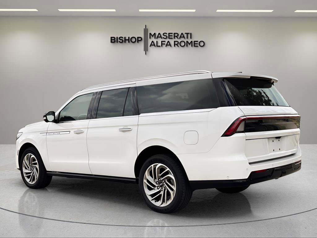 Used 2025 Lincoln Navigator L Reserve image 4