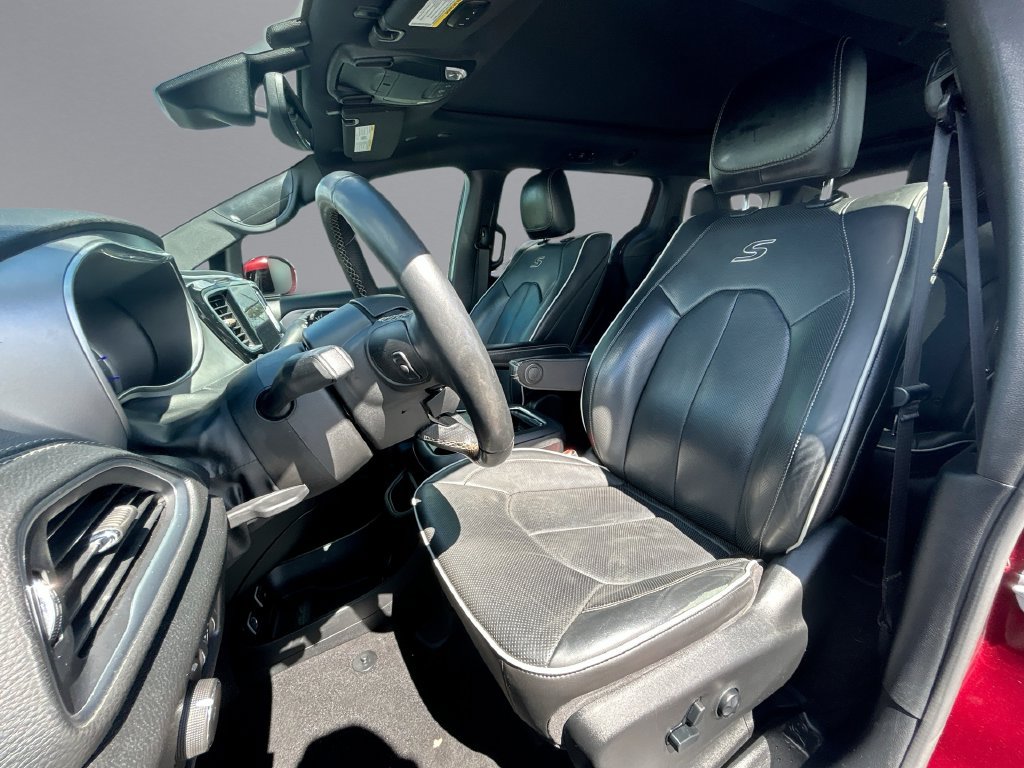 Used 2020 Chrysler Pacifica Limited FWD image 14