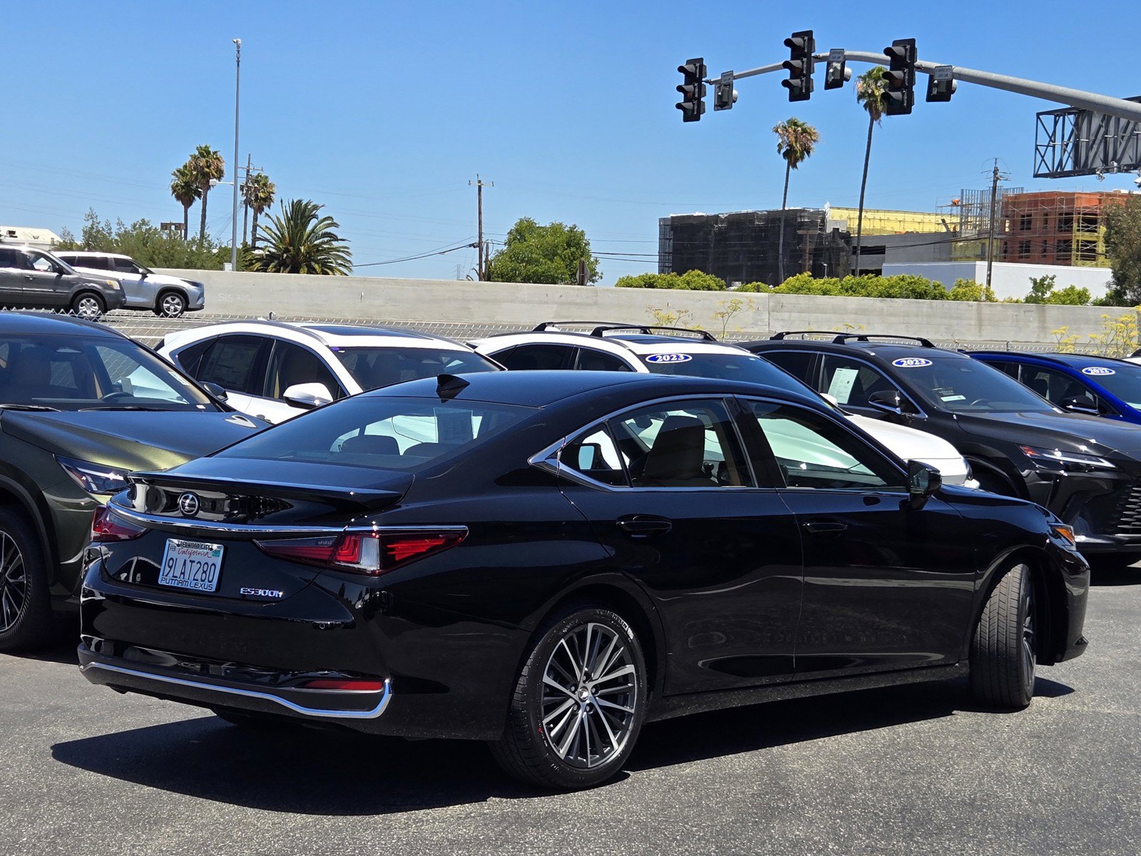 Certified 2024 Lexus ES 300h w/ Premium Package FWD image 4