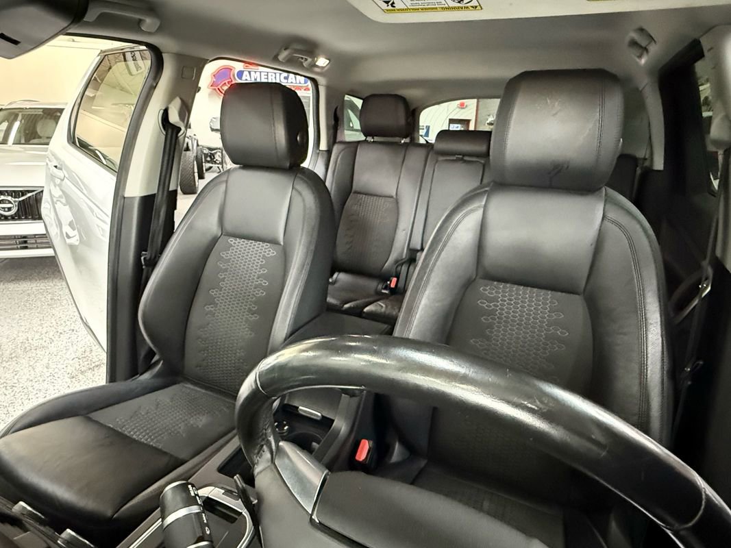 Used 2018 Land Rover Discovery Sport SE image 12