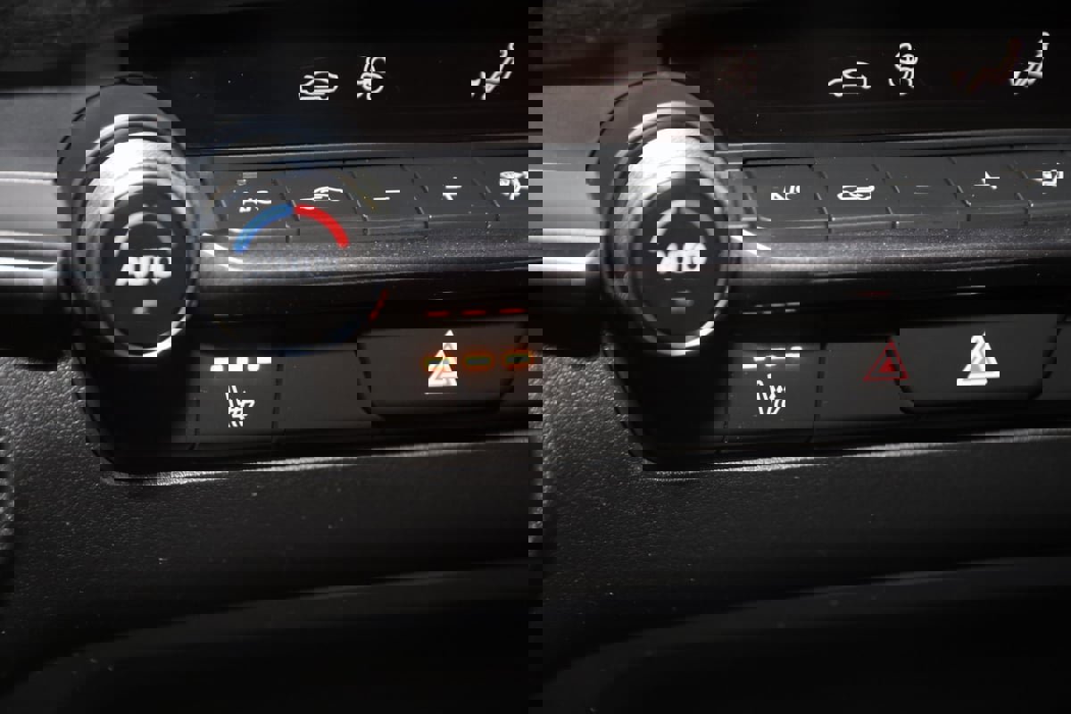 Used 2025 MAZDA MAZDA3 Carbon image 8