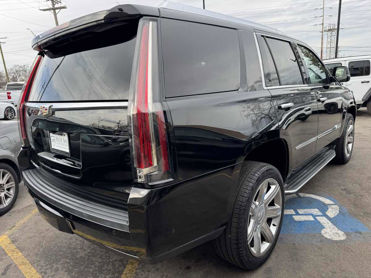 Used 2017 Cadillac Escalade Luxury AWD/4WD image 5