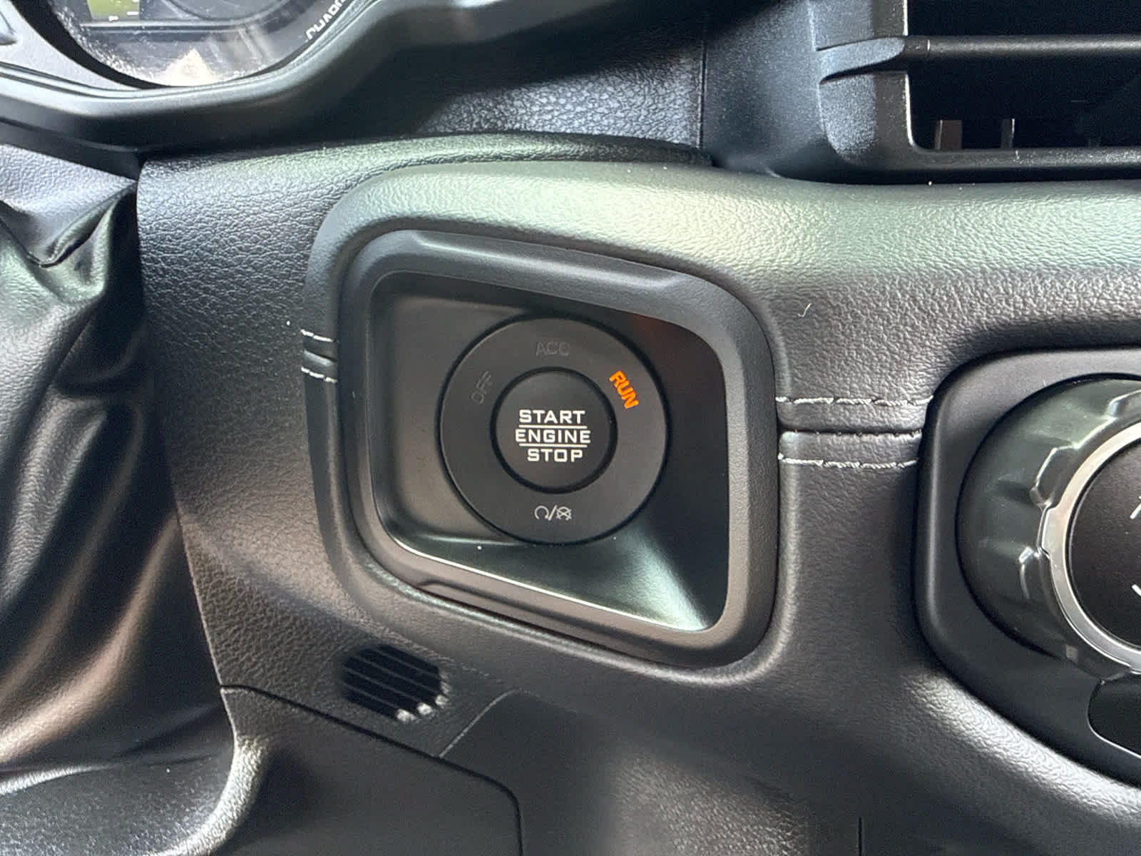 Used 2025 Jeep Wrangler Unlimited Sahara AWD/4WD image 23