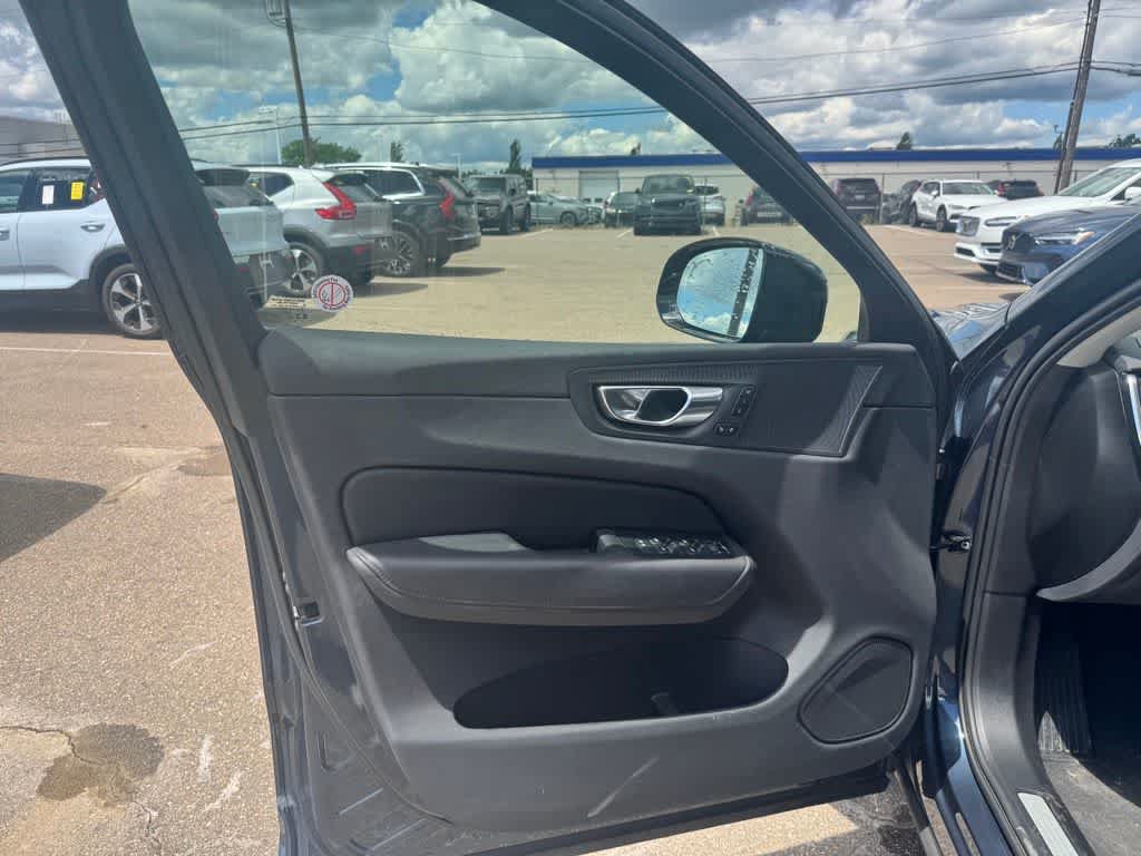 Used 2025 Volvo XC60 B5 Plus AWD/4WD image 17