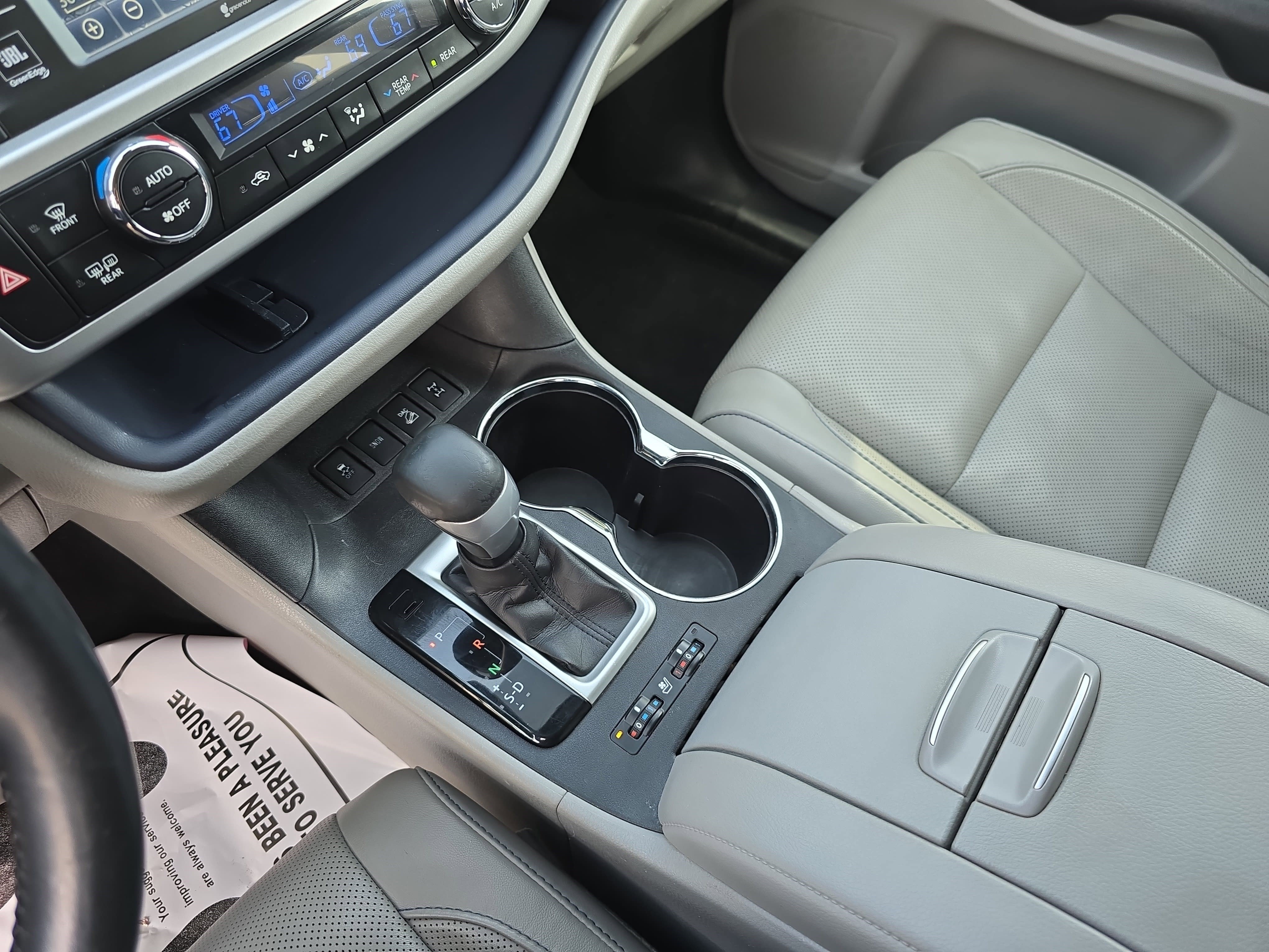 Used 2017 Toyota Highlander Limited image 26