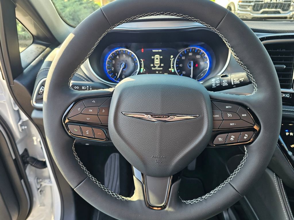New 2026 Chrysler Pacifica Limited image 15