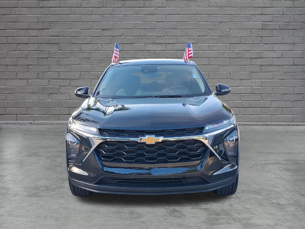 Used 2026 Chevrolet Trax LS w/ LS Convenience Package FWD image 2