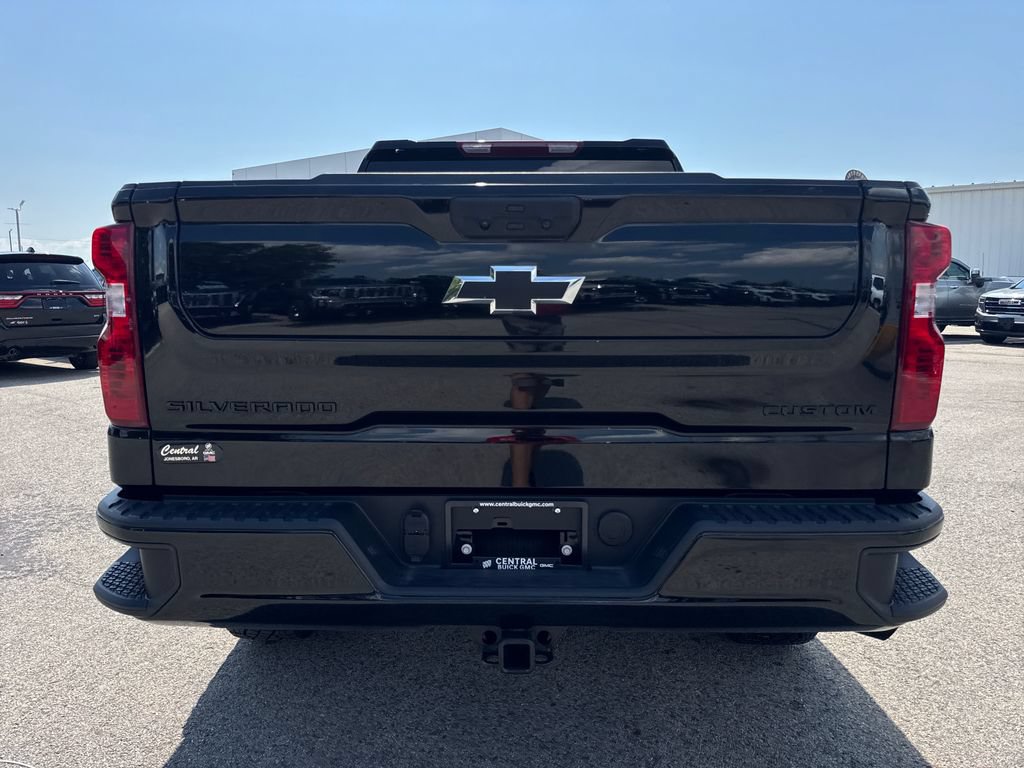 Used 2025 Chevrolet Silverado 1500 Custom Trail Boss w/ LPO, Dark Essentials Package AWD/4WD image 5