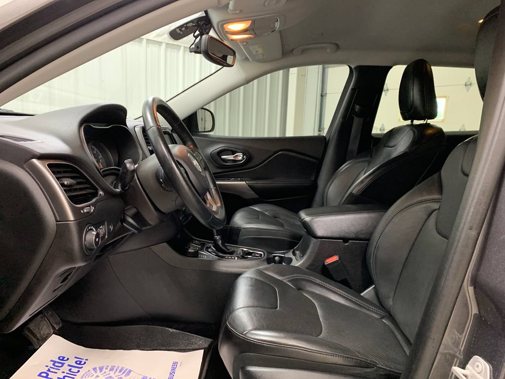 Used 2019 Jeep Cherokee Limited AWD/4WD image 16