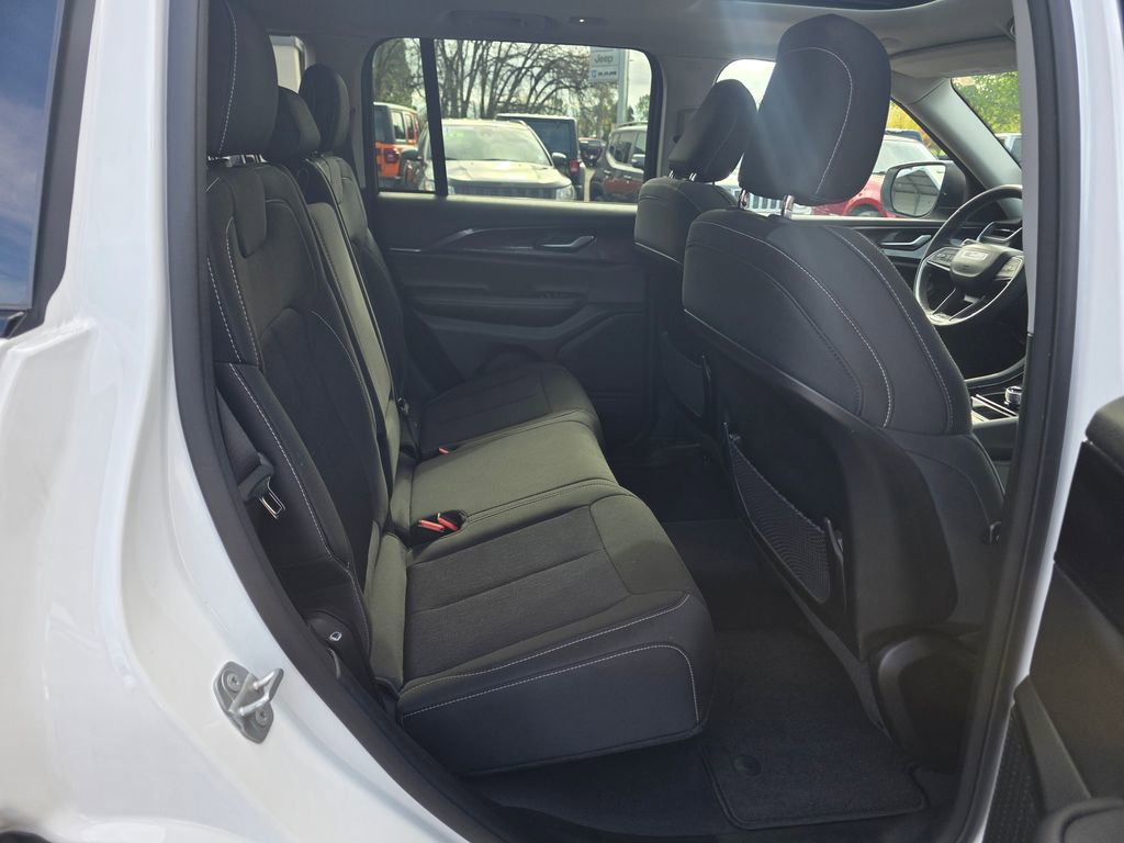 Used 2023 Jeep Grand Cherokee Laredo w/ Luxury Tech Group I image 25