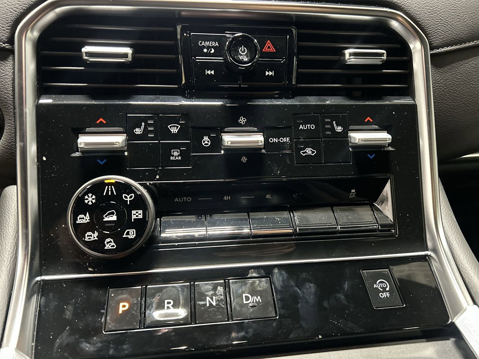 New 2026 Nissan Armada SL w/ Captain's Chari Seat Package image 16