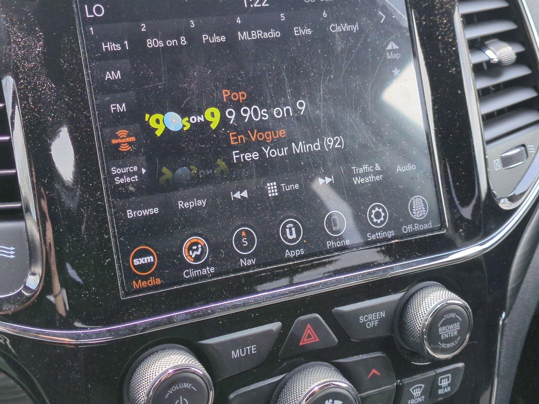 Used 2022 Jeep Grand Cherokee Laredo E image 24