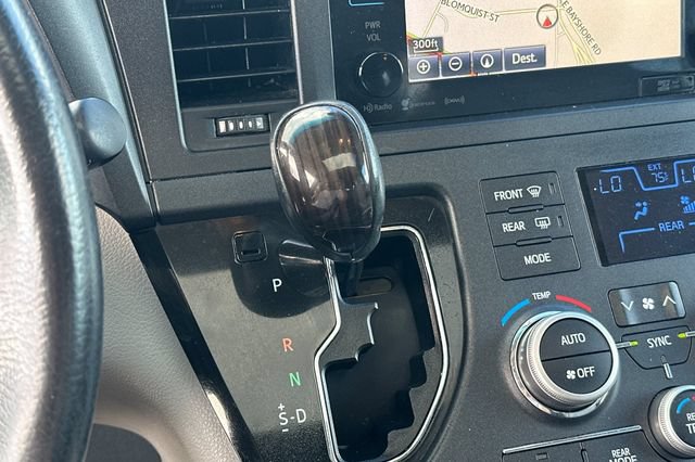 Used 2017 Toyota Sienna XLE w/ XLE Navigation Package FWD image 25