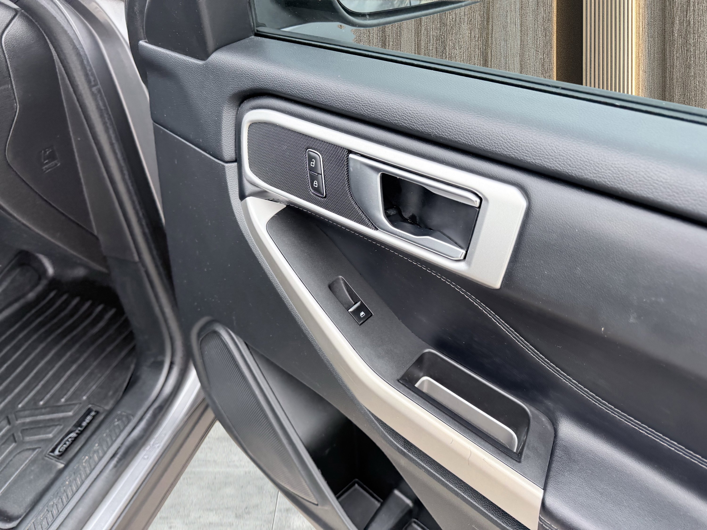 Used 2022 Ford Explorer XLT image 49