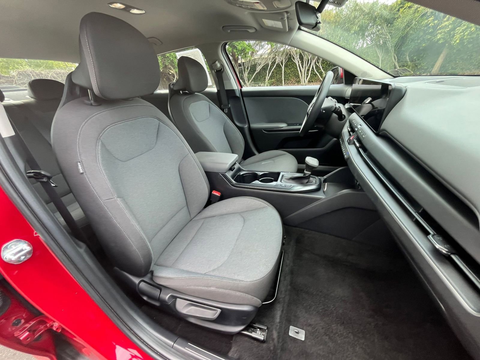 Used 2025 Kia K4 LXS image 35