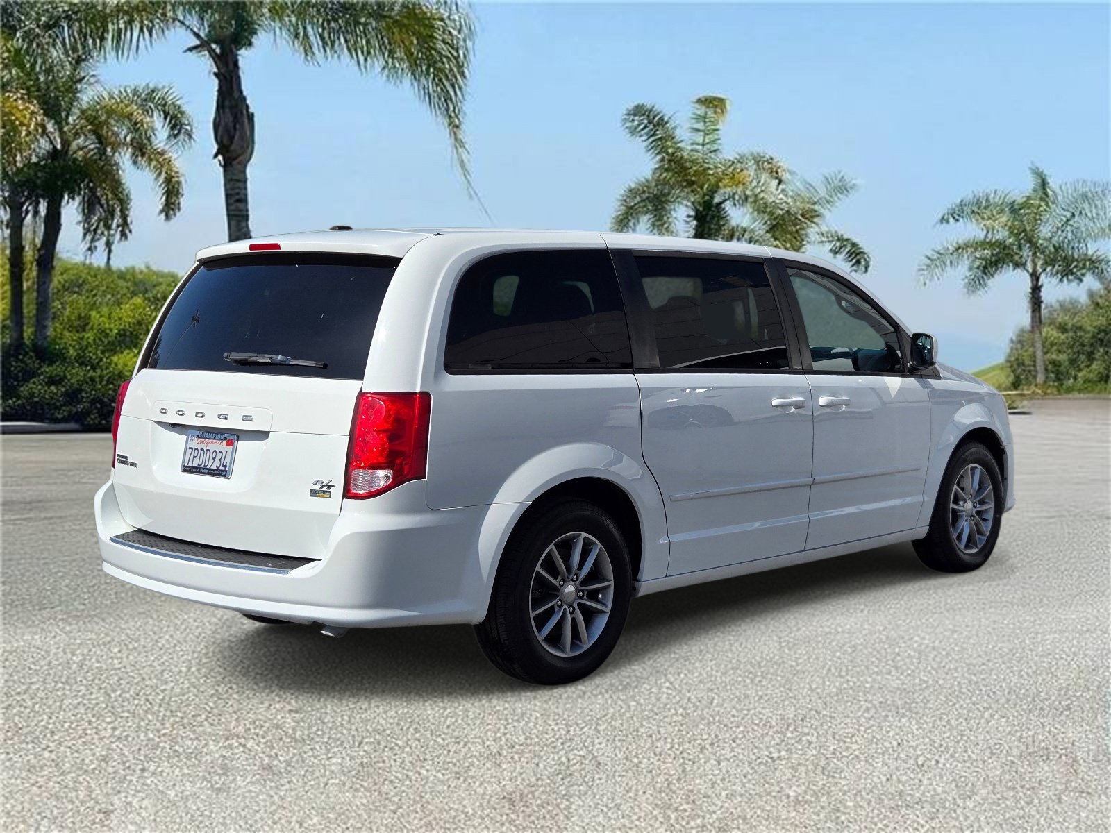 Used 2014 Dodge Grand Caravan R/T w/ Driver Convenience Group FWD image 4
