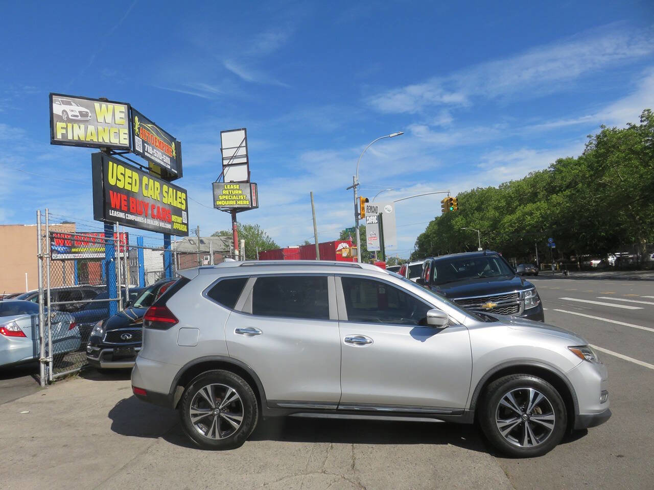 Used 2017 Nissan Rogue SL w/ SL Premium Package AWD/4WD image 8