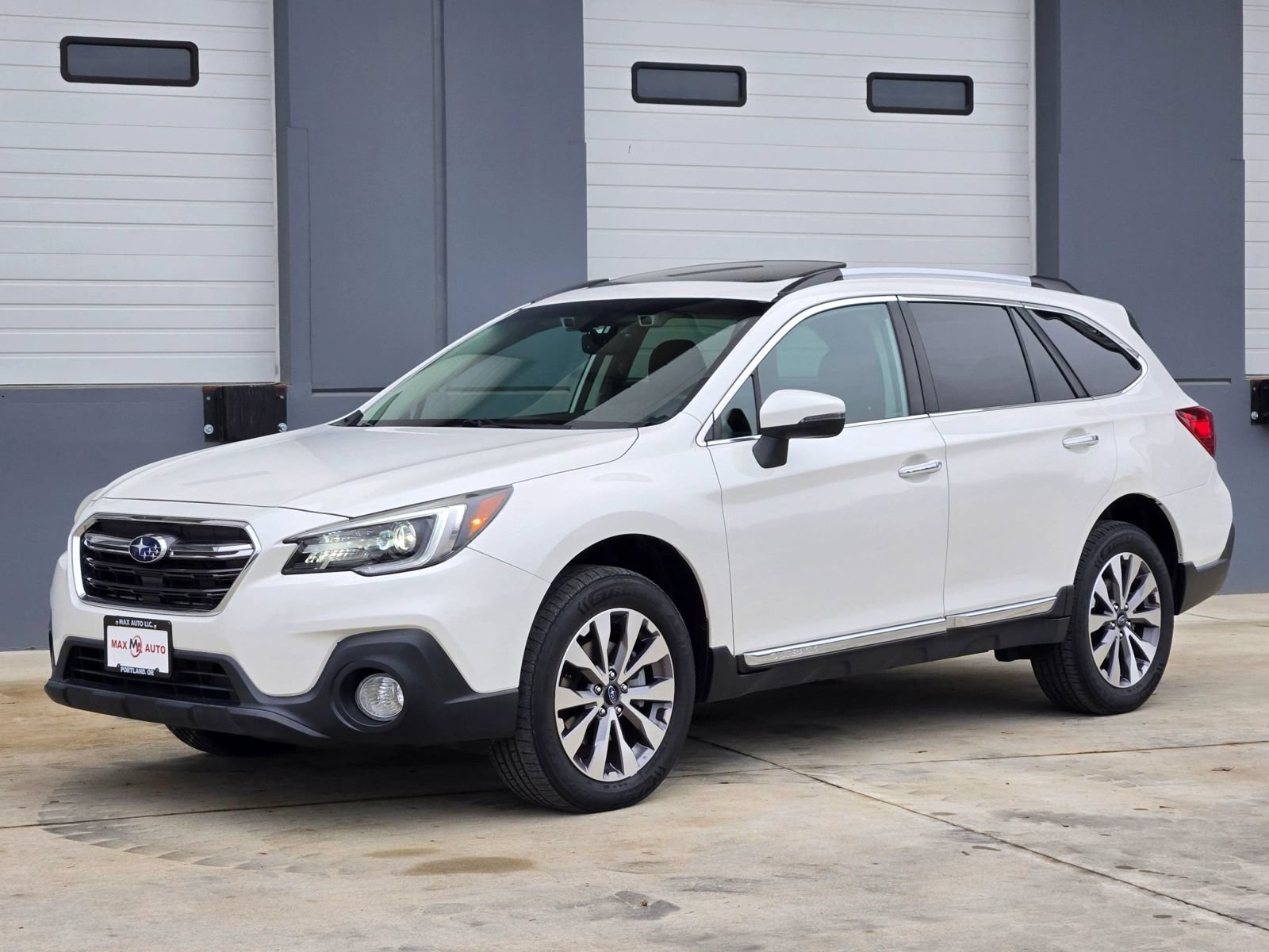 Used 2018 Subaru Outback 3.6R Touring w/ Popular Package #3 AWD/4WD image 4